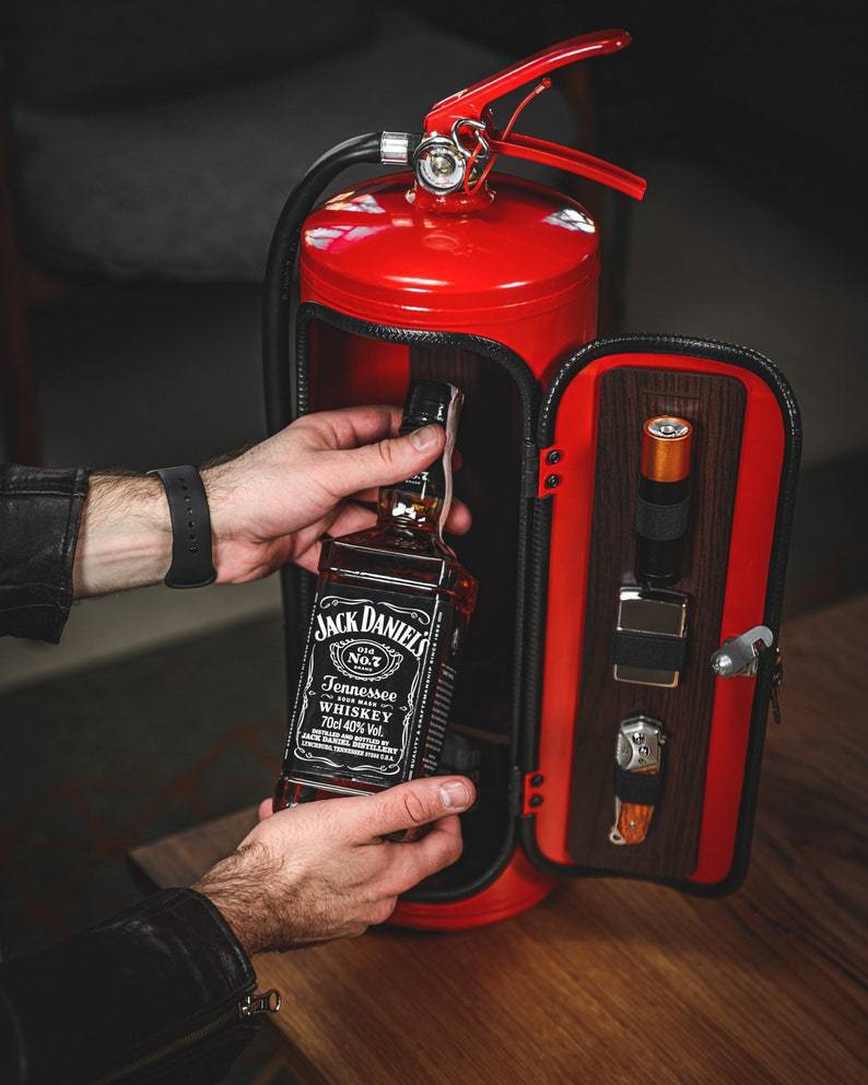 Mini Fire Extinguisher Bar Novelty Wine Storage Case Creative Metal Supplies Desktop Home Ornaments Best Gift for Whiskey Lover