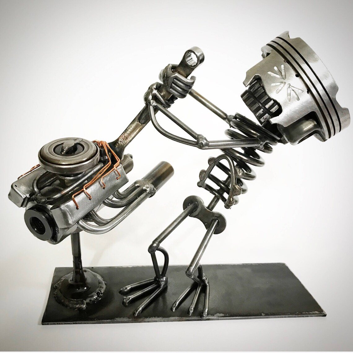 2022New Tabletop Metal Figurine Interesting Metal Art Mechanic Metal and Iron Decoration Art Mechanic